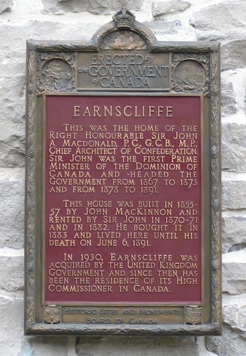 Plaque Photo